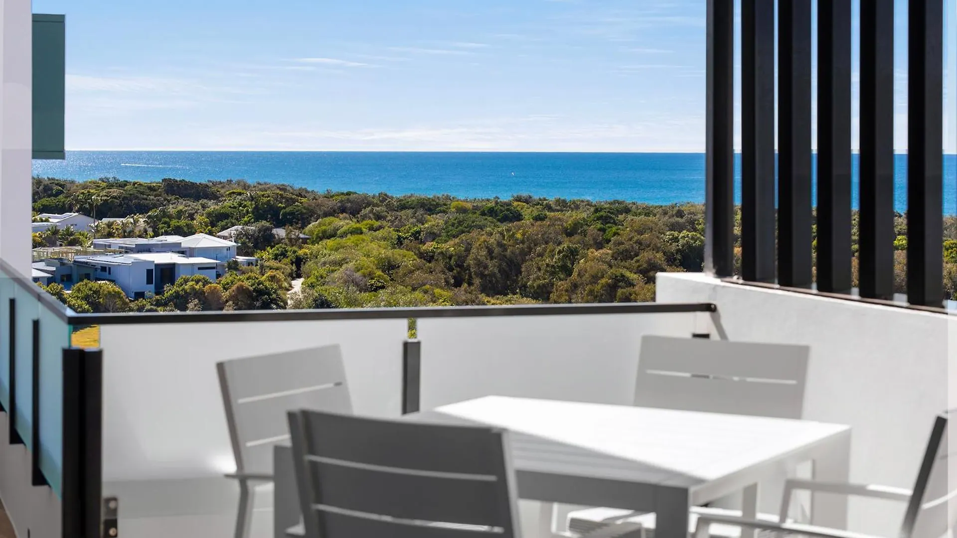 Zinc Bokarina Beach Apartment Kawana Waters Australia