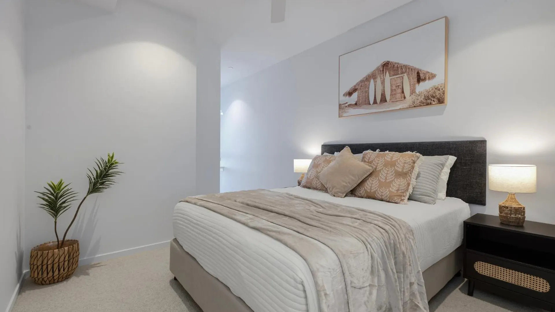 Zinc Bokarina Beach Apartment Kawana Waters Australia