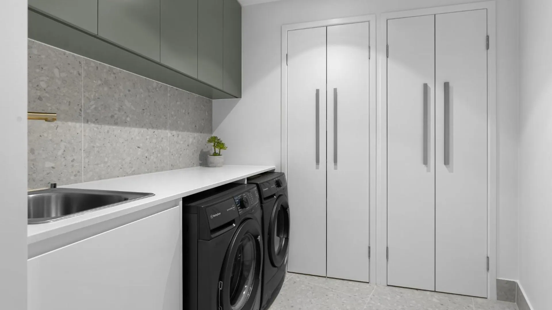 Zinc Bokarina Beach Apartment Kawana Waters Australia