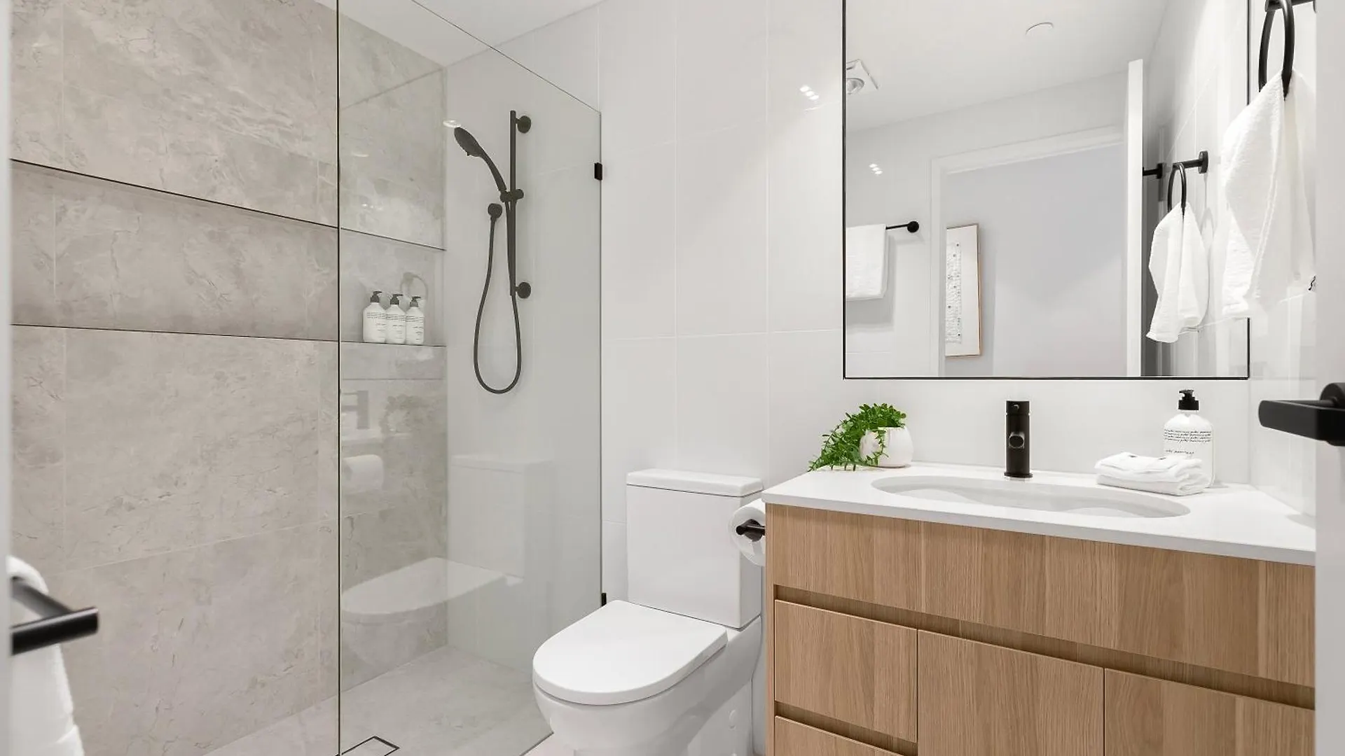 Zinc Bokarina Beach Apartment Kawana Waters Australia